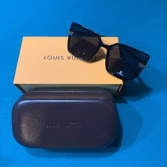 Louis Vuitton Accessories - Louis Vuitton sunglasses
